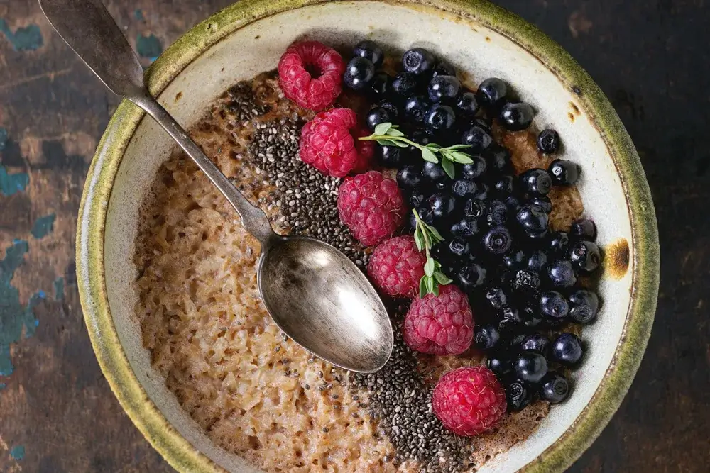 Oatmeal and fresh berries