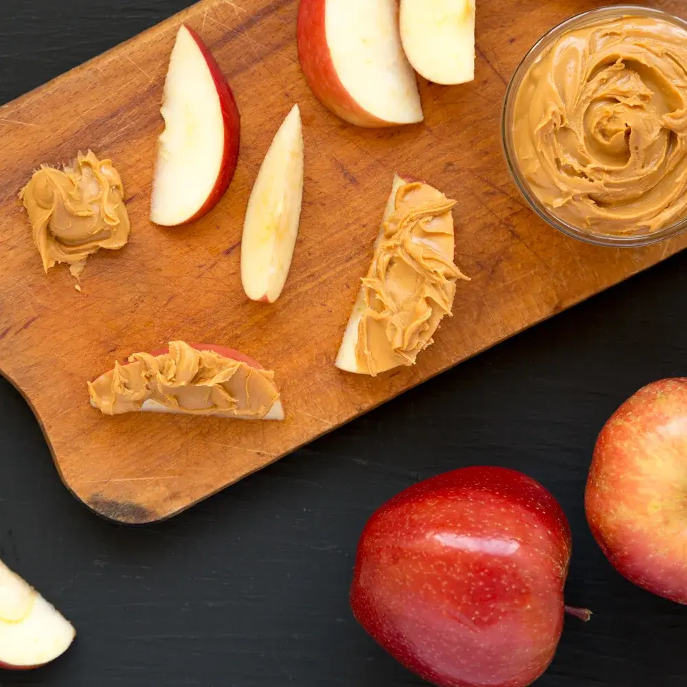 Apple slices with peanut butter