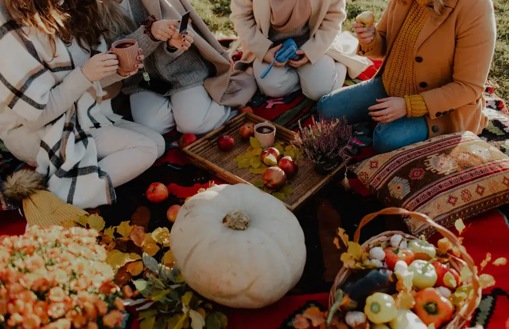 Friendsgiving picnic in the park