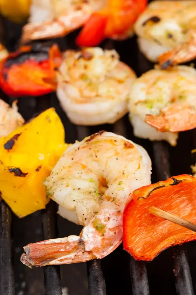  Shrimp and vegetable skewers